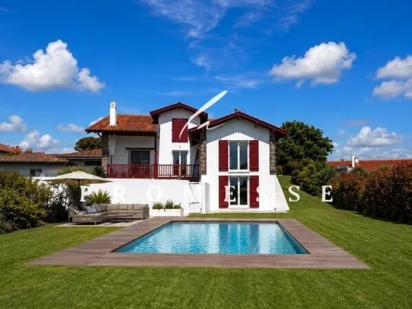 Vends villa - 265 m² - 5 pièces, 3 chambres - Bidart 64210