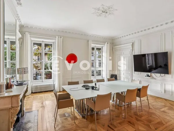 Bureaux 548 m²