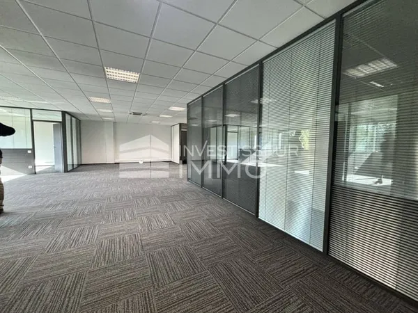 Bureau 221 m²