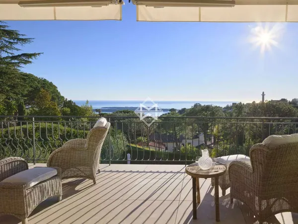 Maison 7 pièces 320 m²