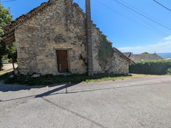 Batisse en pierre à réhabiliter
