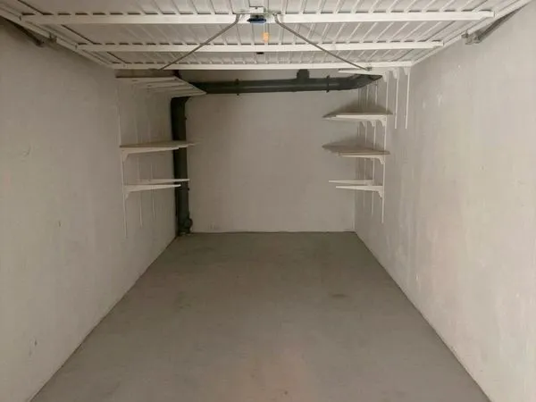 Loue box fermé de 14m2 sécurisé proche hôpital timone