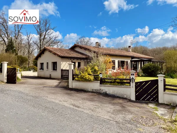 DANS UN CADRE VERDOYANT, BELLES PRESTATIONS, JOLIE MAISON DE