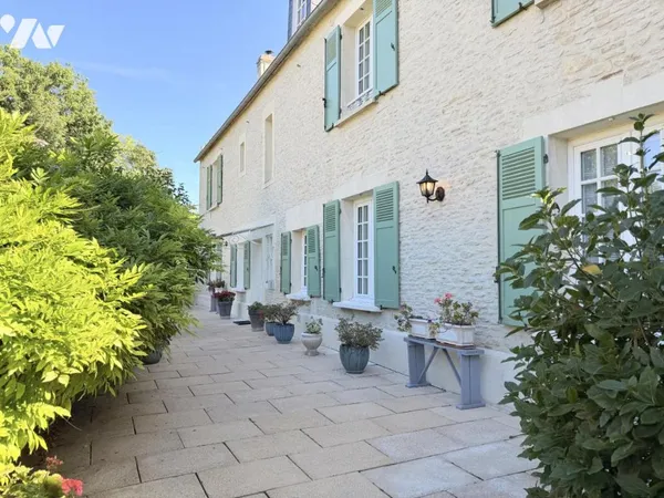 Maison 243 m²