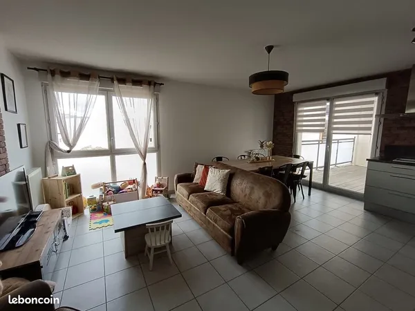 APPARTEMENT 64 m² AVEC TERRASSE - DERNIER ÉTAGE - À 2 MINUTES DU TRAMWAY T3