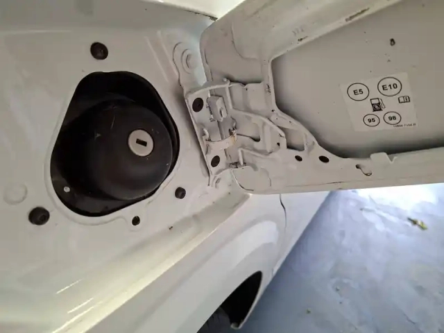 Dacia Sandero sce 65 — photo 14
