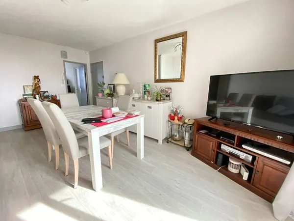 BOURGES APPARTEMENT T3 AVEC BALCON ET STATIONNEMENT