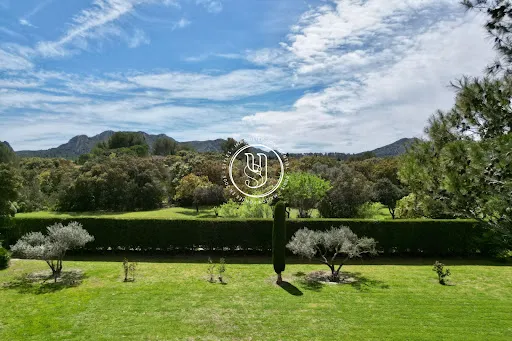 Mas provençal 9 pièces 390 m²
