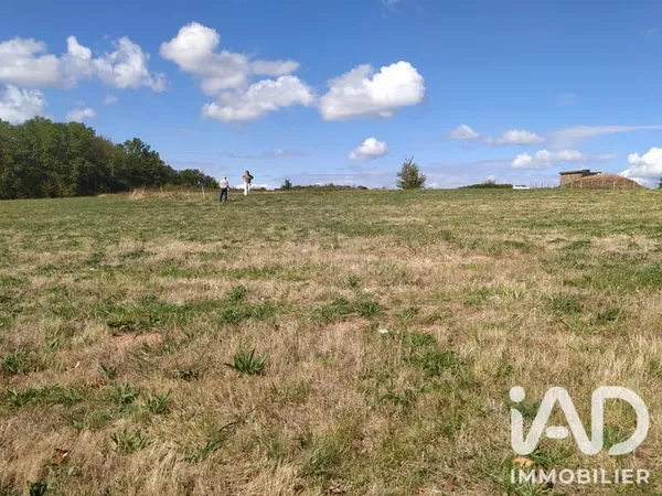 Terrain 10676 m²