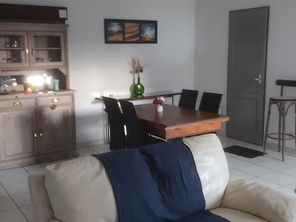 GRAND F2 MEUBLé dans maison au RDC DE 65m2 A 6KMS DU LUX