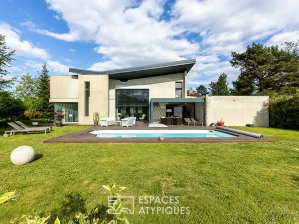 Entre design et nature, maison d'architecte avec piscine et vue