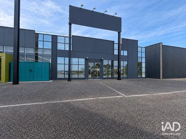 Local commercial 590 m²
