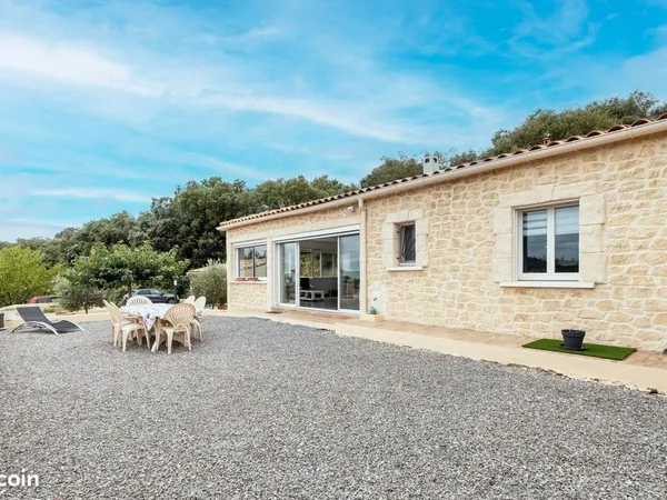 Maison de plein pied T 6 sur terrain de 1355 M22