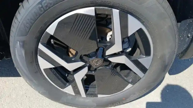 Peugeot 2008 hybrid 145 e-dcs6 — photo 12