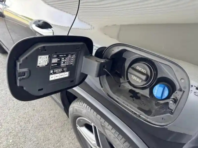 Mercedes Gla 200 d 150ch amg line 8g-dct — photo 6