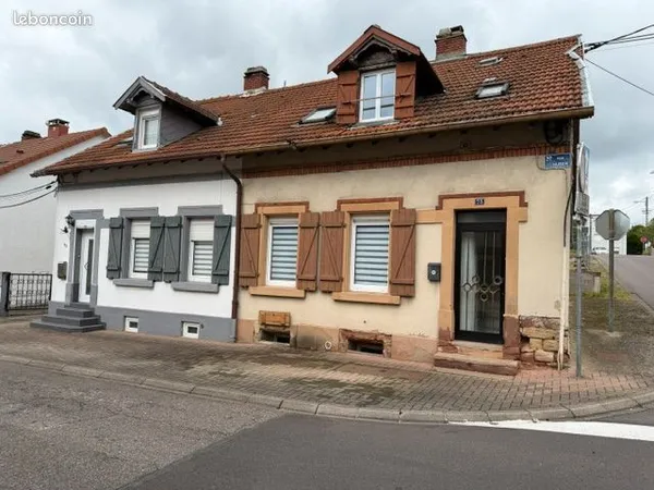 Maison mitoyenne à rénover - Beau potentiel - Petite-Rosselle