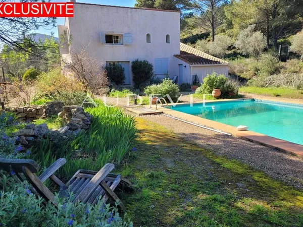 Maison de campagne avec piscine et vue - Corbières
