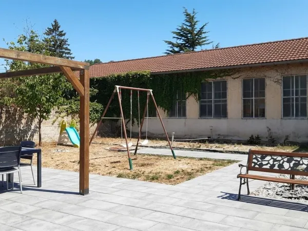 Maison 4 chambres sur sous-sol avec terrasse