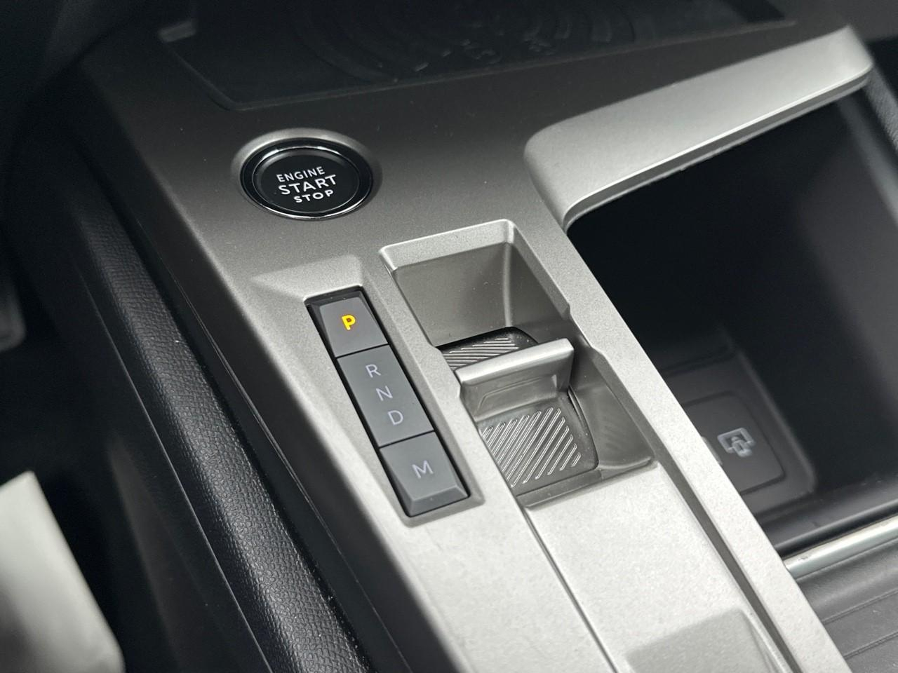 Peugeot 308 hybrid 145 e-dcs6 allure — photo 29