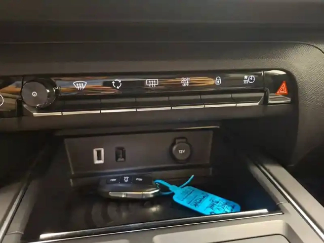 Citroën C5 Aircross hybride rechargeable 225 e-eat8 — photo 23