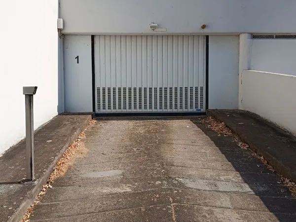 Parking sécurisé à louer