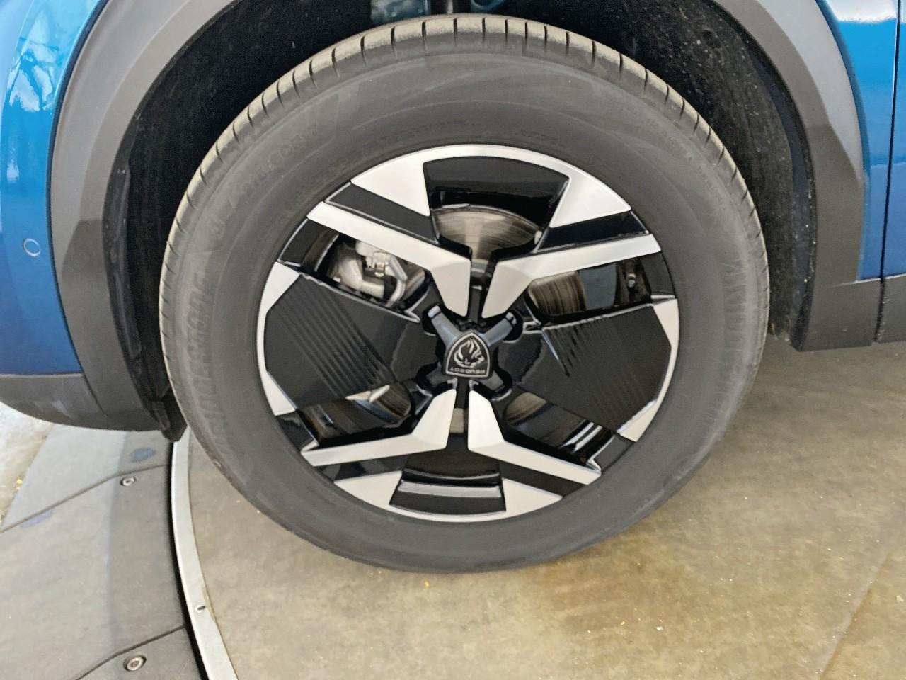 Peugeot 2008 hybrid 145 ch e-dcs6 allure — photo 11