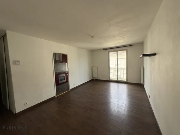 Appartement F3 - VAUJOURS