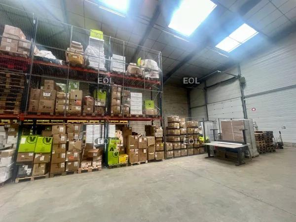 Entrepôt 390 m²