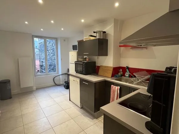Appartement meublé de 57 m², idéal pour une personne seule ou un couple, étudiant ou actif. Disponib
