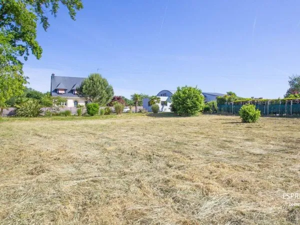 Terrain constructible 1220 m²