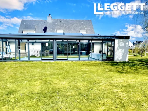Villa Exceptionnelle à Etel : 10 Chambres, Piscine, Port & Plages à Pieds !