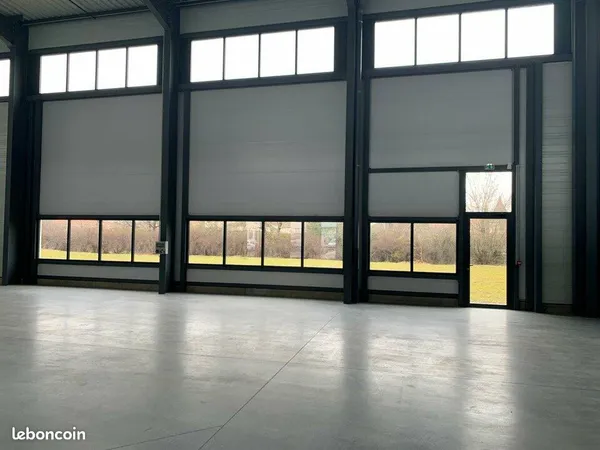 LOCAL D'ACTIVITE 1466 m² SAINT QUENTIN FALLAVIER