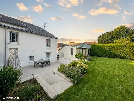 Maison bourgeoise de caractère - 220 m² habitables - 7 chambres - Terrain de 806 m² - Juilly (77230)
