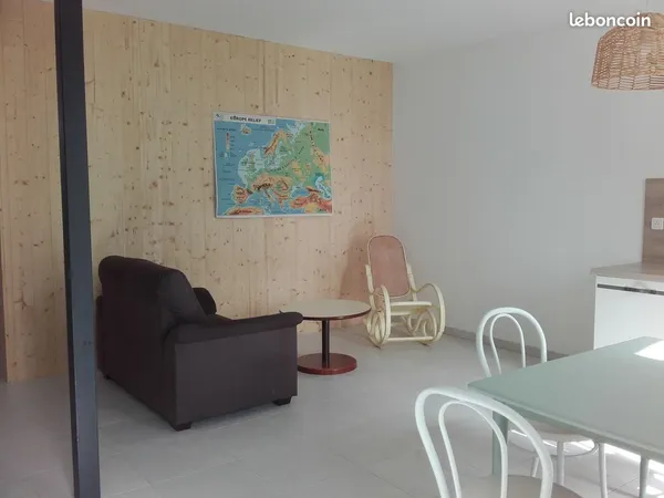 Chambre meublée avec salle de bain et WC privatifs en co-location