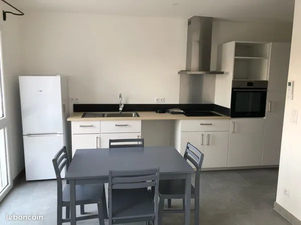 Appartement Location L'Isle-sur-la-Sorgue 1p 30m² 650€