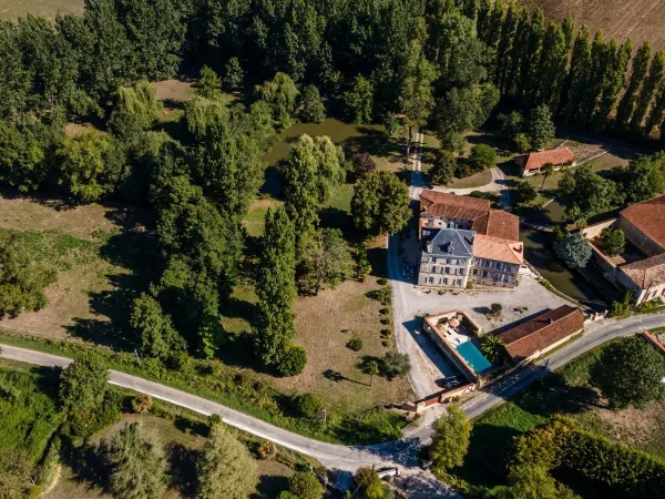 Proche du site thermale de Jonzac, une maison de maître, son moulin et ses dépendances dans un parc 