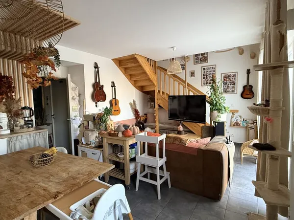 MAISON CONTEMPORAINE IDEALEMENT SITUEE