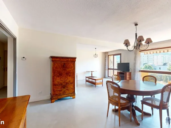 Appartement 5 pièces 10 m²
