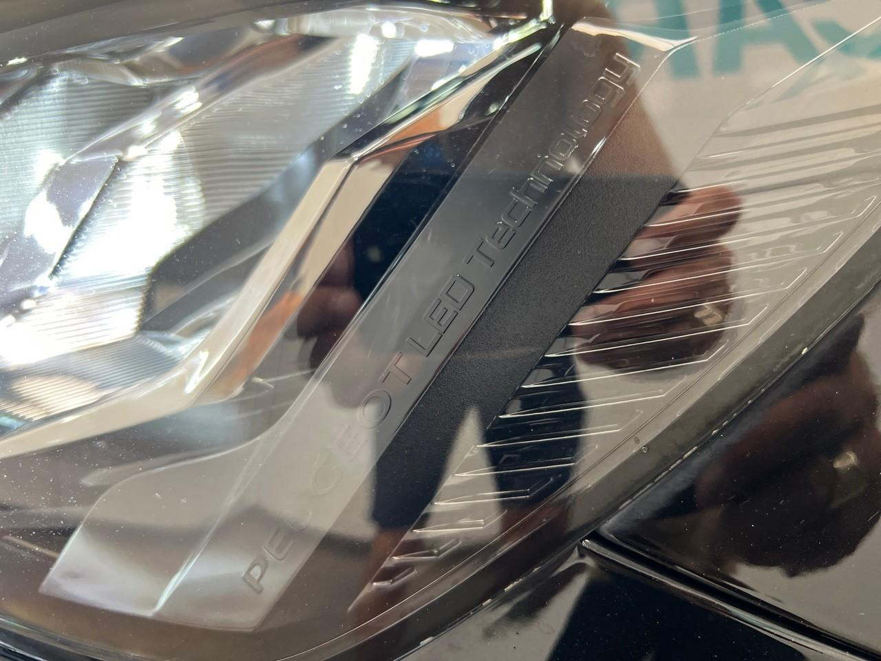 Peugeot 2008 puretech 100 s&s bvm6 allure pack — photo 21