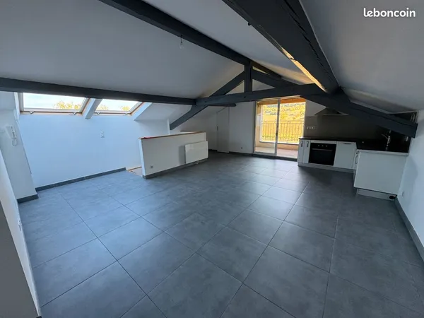 F3 MARANGE SILVANGE, 56m2 hab/69m2 sol, rénové et lumineux, cuisine équipée ouverte/salon-séjour acc