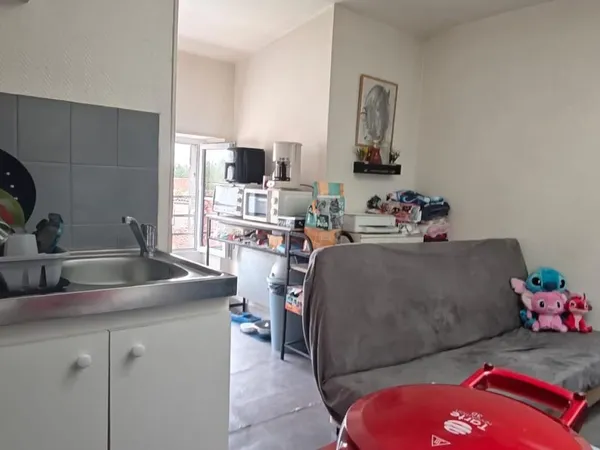 Studio vendu loué - Dernier étage, au calme côté cour