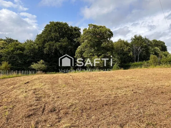 Terrain plat constructible à 2 mn de l'autoroute