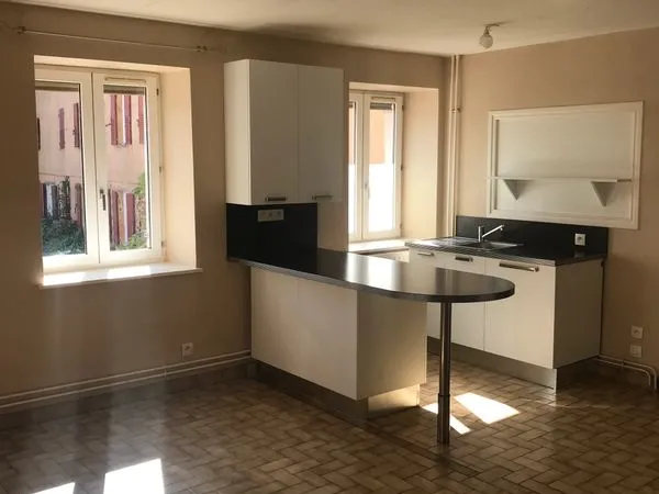 Loue T2 de 39m2, très calme, à 10 km de Villefranche (village de Montmelas)