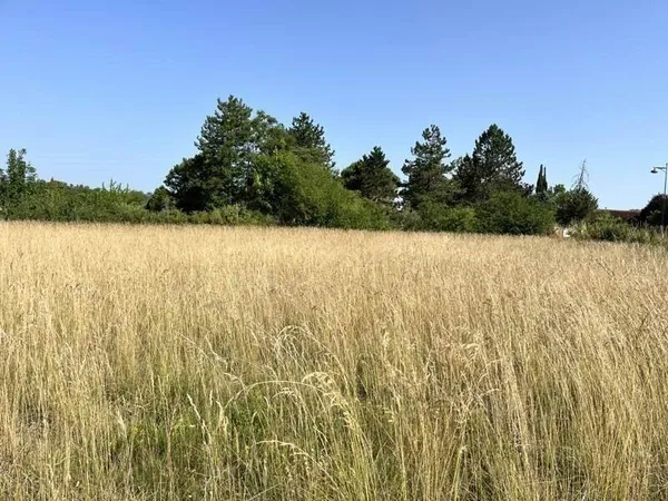Terrain constructible 838 m²