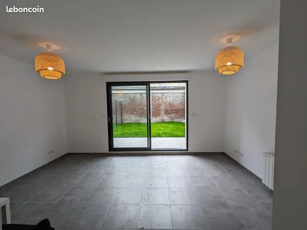 Maison 3/4 chambres avec jardin au pied du métro et des gares
