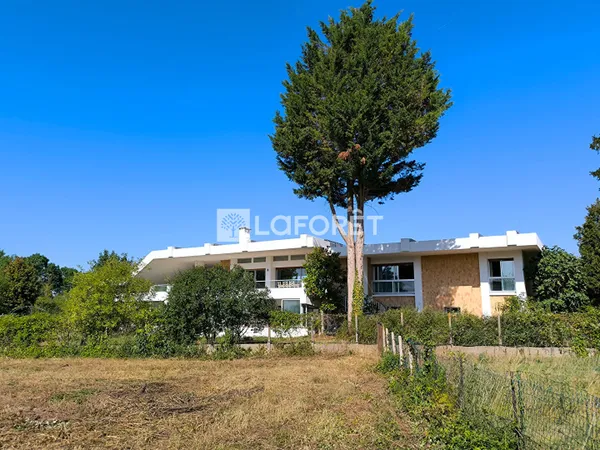 Maison 10 pièces 362 m²