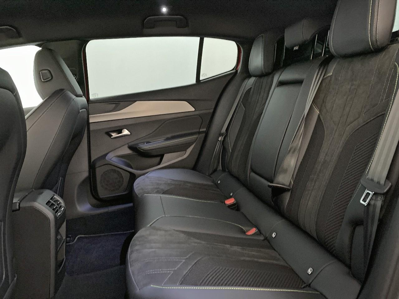 Peugeot 408 hybrid 145 e-dcs6 gt — photo 10