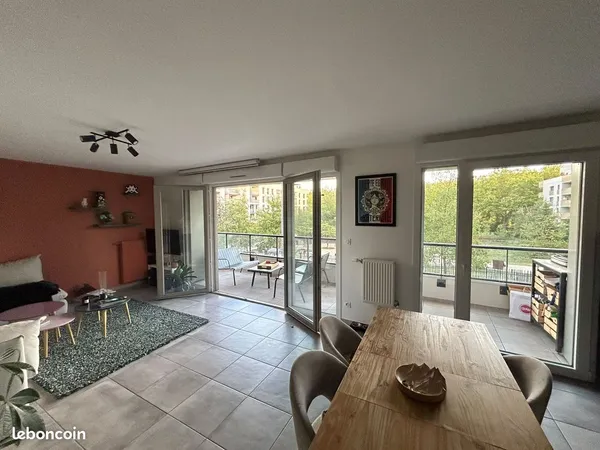 🏡 À VENDRE : Appartement T4 de 86 m² avec Garage et Terrasse - Lumineux et Fonctionnel 🏡