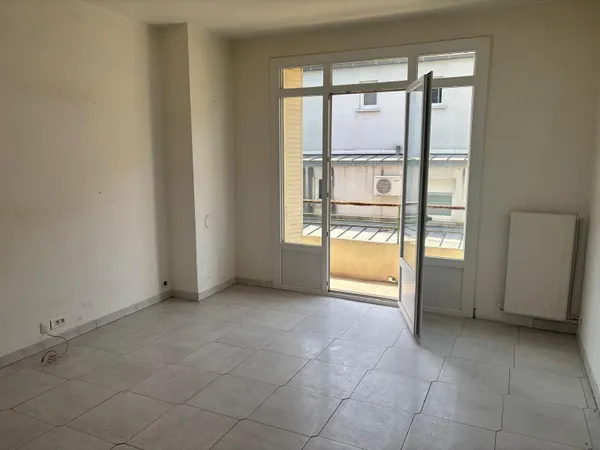 F4 A RENOVER - 73m2 - CLEMENCEAU