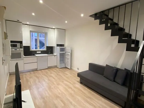 Appartement 3 pièces avec balcon et grande pièce de vie